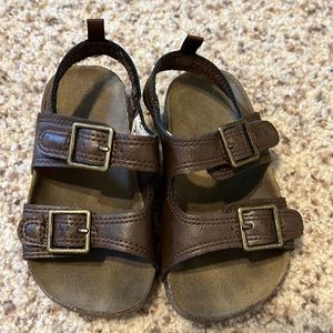 Oshkosh sandals in brown, size 8 toddler